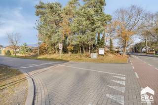 Prachtige bouwgrond (687m²) te koop in Lommel. Bestemd voor open bebouwing. Gelegen op de hoek Luikersteenweg - Sint-Franciscusstraat, nabij...