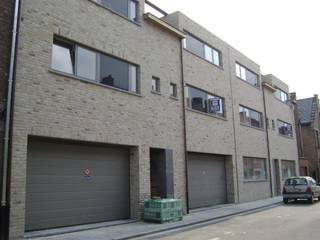 <strong>Duplexappartement met terras gelegen in centrum Geluwe te huur.</strong><br /><br /><strong>Bestaande uit:</strong><br />Living, toilet, keuken, badkamer, terras, berging, 3 slaapkamers, zolder <br /><br /><strong>Interesse?</strong> Klik hier! https://mijnhuurprofiel.be/property/1f5bd489-644c-401d-9053-769f533853f8