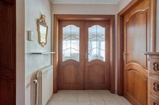 Bent u op zoek naar een charmante woning met potentieel, gelegen op een toplocatie in Dilbeek? Dan is deze 4-gevelwoning gebouwd in 1962 beslist...