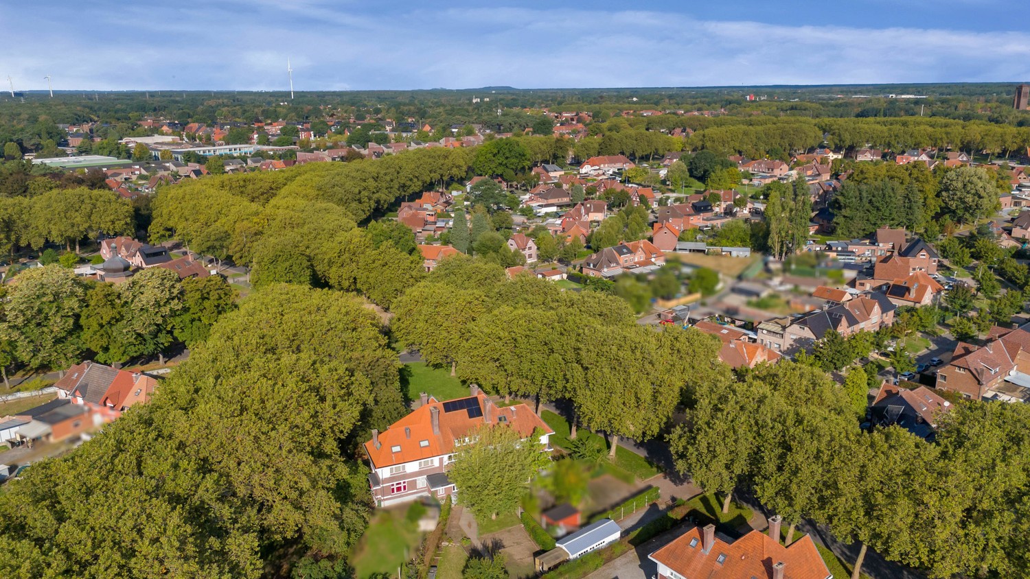 Verrassend ruime gezinswoning met 4 slaapkamers en ruime tuin in het groene Waterschei/Genk! - foto 3