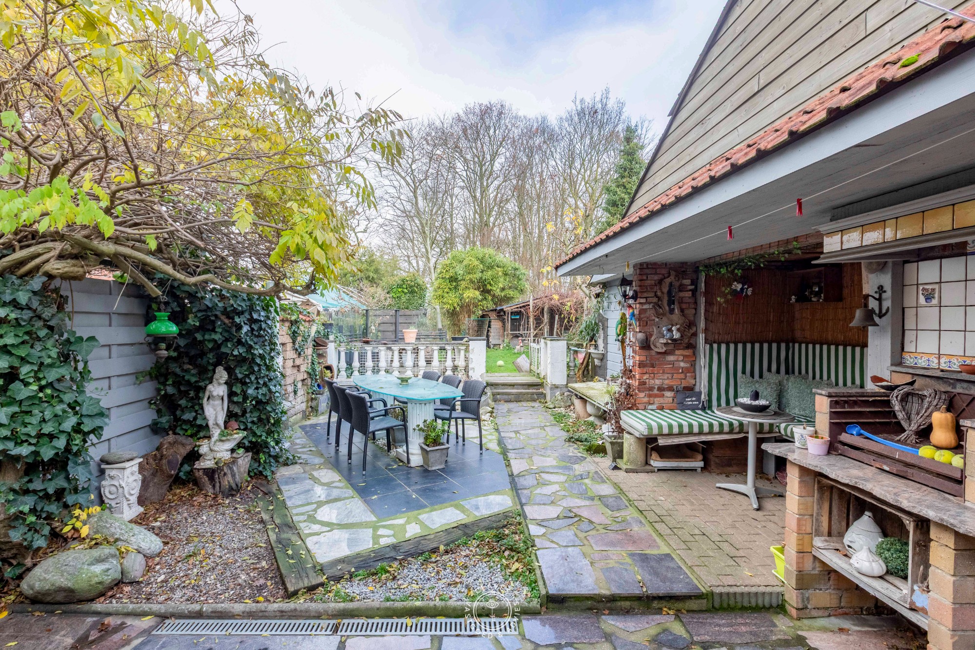 Ruime gezinswoning met 4 slaapkamers, magazijn en zicht op het groen - foto 2