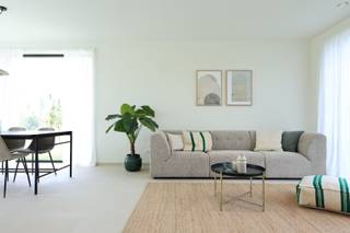 Centraal wonen vlakbij park Baron Casier<br /><br />+ 6 ruime woningen met 3 slaapkamers<br />+ Open, halfopen of gesloten<br />+ Zonnepanelen en warmtepomp, vloerverwarming<br />+ E-peil max. 20 = een korting van 50% op de onroerende voorheffing gedurende 5 jaar!<br />+ Ruime tuin met tuinberging, aparte toegang<br />+ Eigen garage<br />+ Mooie binnentuin: Bewoners van de woningen kunnen hier ook van meegenieten, een leuke extra voor wie op zoek is naar een aangename woonomgeving. Deze binnentuin biedt bewoners een groene oase midden in de stad, een plek waar rust en natuur centraal staan.<br /><br />Stijlvol en energiezuinig wonen in het kloppend hart van Waregem, waar de charme van een gezellige stad naadloos samengaat met alle voordelen van een moderne levensstijl én in de nabijheid van groen zoals park Baron Casier, wie droomt hier niet van? Wonen op <br />deze locatie is meer dan alleen een fijne woonplaats – het is een investering in de toekomst<br /><br />Eribo staat borg voor een goede klantenbegeleiding vanaf de aankoop tot aan de oplevering van het appartement. Wil je aanpassingen op vlak van indeling en afwerking? Dat kan. We begeleiden je graag van plan tot oplevering, vergezellen je tijdens je bezoeken aan verschillende showrooms en adviseren je over materialen om je appartement piekfijn af te werken, volledig volgens jouw smaak en wensen! <br /><br />Wil jij hier graag wonen? Maak dan nu snel een afspraak via ben@eribo.be of 0488/942.643.<br />Ruwbouw reeds afgewerkt.