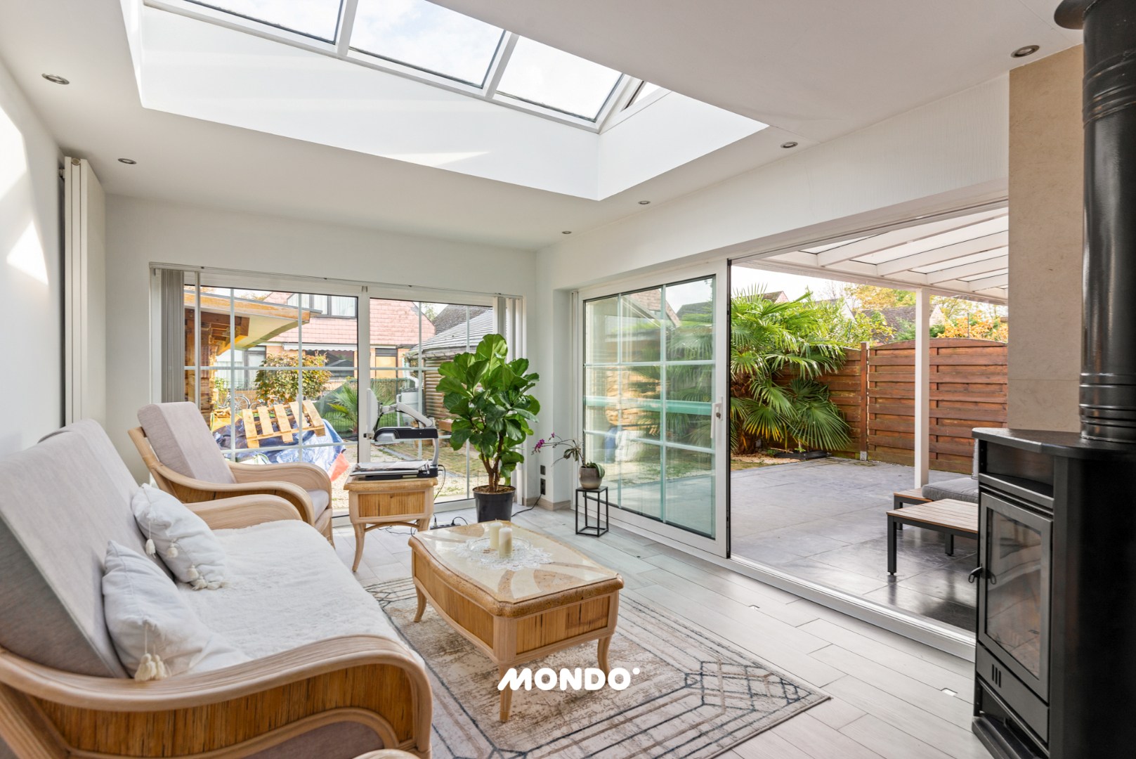 Ruime gezinswoning met 3 slaapkamers en lichtrijke aanbouw in een rustige doodlopende straat! - foto 5