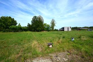 Rustig gelegen bouwgrond van 770 m² voor een vrijstaande woning op unieke toplocatie te Houtvenne/Hulsout. Dit residentieel gelegen perceel bevindt...