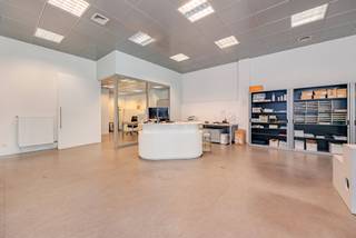 <p><span>Spacious ground-floor commercial space, </span><span>approx. 175 m²</span><span> (see EPC), in an excellent location! </span></p><p><span> </span></p><p><span>Located </span><span>on </span><span>Antwerpsesteenweg</span><span>, in a central spot in the </span><span>heart of Hoboken</span><span>, this </span><span>office space</span><span> is </span><span> for sale. Thanks to its prime commercial location, you’ll enjoy plenty of foot traffic. Shops, public transportation, and other amenities are all within walking distance.</span></p><p><span> </span></p><p><span>Given its size, the office space offers numerous possibilities. </span></p><p><span> </span></p><p><span>Highlights:</span></p><p><span>- EPC B</span></p><p><span>- Double-glazed windows</span></p><p><span>- Heat pumps</span></p><p><span>- Central location in downtown Hoboken</span></p><p><span>- Availability to be agreed upon</span></p><p><span>- 1 parking space included</span></p><p><span> </span></p><p><span>Are you interested in this property for sale in Hoboken, looking for other real estate, or would you like to know the value of your property? Then BOLT immo is the right place for you! We’d be happy to assist you.</span></p><p><span> </span></p>