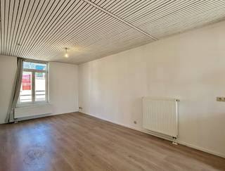 Dit appartement bevindt zich op wandelafstand van de Grote Markt en het station en is als volgt ingedeeld: ruime lichtrijke leefruimte met open...