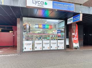 <p><span>Uitstekend gelegen winkelruimte in hartje Sint-Niklaas</span></p><p><span>Ontdek deze commerciële topper in het centrum van Sint-Niklaas!<br />Met een oppervlakte van 82,30m² biedt deze zeer goed gelegen winkelruimte een geschikte indeling voor uiteenlopende kleinschalige handelsdoeleinden.</span></p><p><span>De ligging kan nauwelijks beter: het pand bevindt zich op wandelafstand van de Grote Markt, dichtbij openbaar vervoer, scholen en met vlotte toegang tot de belangrijkste invalswegen. </span></p><p><span>De winkelruimte is momenteel verhuurd aan €711,- per maand, wat dit pand eveneens interessant maakt als investeringsvastgoed.<br />Extra pluspunt: een praktische kelderberging KW1 (ideaal als extra opslagruimte), gelegen op verdieping -1 van het gebouw, is inbegrepen in de prijs.</span></p><p><span> </span></p><p><span>Grijp deze kans en laat u overtuigen door de sterke ligging en het potentieel van dit pand!</span></p><p><span>Meer informatie of een bezoek plannen? Bel ons op <span>03 500 05 40</span></span><span> of stuur een mailtje naar info@edelimmo.be.</span></p>