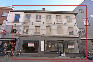 In het hart van het centrum van Hasselt bevindt zich dit horeca, handels- of kantoorruimte met een vloeroppervlakte van ± 192m², waarvan 70m² op...