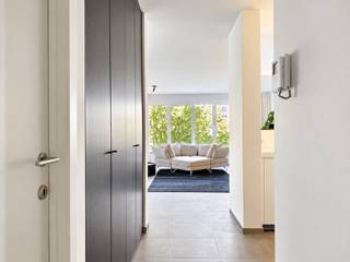 <p>Au quatrième étage d’un immeuble bien entretenu situé sur la Belgiquelei, nous proposons cet <strong>appartement entièrement meublé et récemment rénové</strong> d’une superficie de 94 m².<br />Finition de haute qualité, mobilier élégant et complet, répondant à toutes les normes de confort moderne.</p>
<p>Très lumineux, il offre une belle vue dégagée. Grâce à son excellent <strong>PEB A (80 kWh/m²/an)</strong>, les coûts énergétiques sont particulièrement faibles.</p>
<p>La nouvelle cuisine est entièrement équipée avec tous les appareils nécessaires. La salle de bain dispose d’une baignoire, d’une douche séparée et d’un grand meuble-lavabo. Il y a également un WC séparé pour les invités.</p>
<p>La chambre spacieuse donne accès à une terrasse à l’arrière. À l’avant, une deuxième grande terrasse offre une vue sur la Belgiquelei.</p>
<p>Une grande buanderie avec raccordement pour machine à laver et sèche-linge complète l’ensemble.</p>
<p>Situation <strong>centrale</strong>, à proximité immédiate de la gare, du centre-ville et de toutes les commodités.</p>
<p><strong>Loyer :</strong> 1 100 €/mois<br /><br />– Emplacement intérieur (premier étage, via ascenseur pour voitures) : 100 €/mois<br />– Charges communes : 100 €/mois<br />– Mobilier : 150 €/mois<br /><strong>Total mensuel : 1 450 €</strong></p>
<p><strong>Disponible à partir de fevrier 2027</strong></p>
<p>Idéal pour toute personne à la recherche d’un <strong>appartement entièrement meublé, prêt à emménager, combinant confort et élégance.</strong></p>