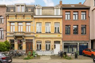 In de Oudebareellei te Merksem vinden we deze ruime en verzorgde herenwoning met een bewoonbare oppervlakte van ca. 261 m², gelegen op een perceel...