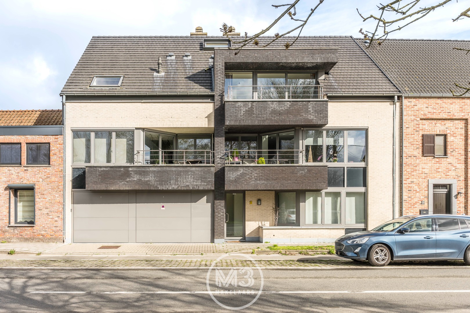 Ruim appartement met 2 slaapkamers, terrassen en garage in Blaasveld. - foto 2