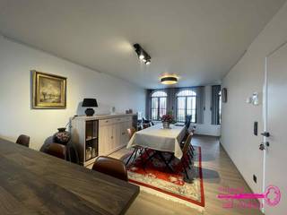 * Een luxueus afgewerkt duplex appartement met 1 slaapkamer* Gelegen in het centrum van Meulebeke (boven Slagerij La Vache)*  Professioneel...