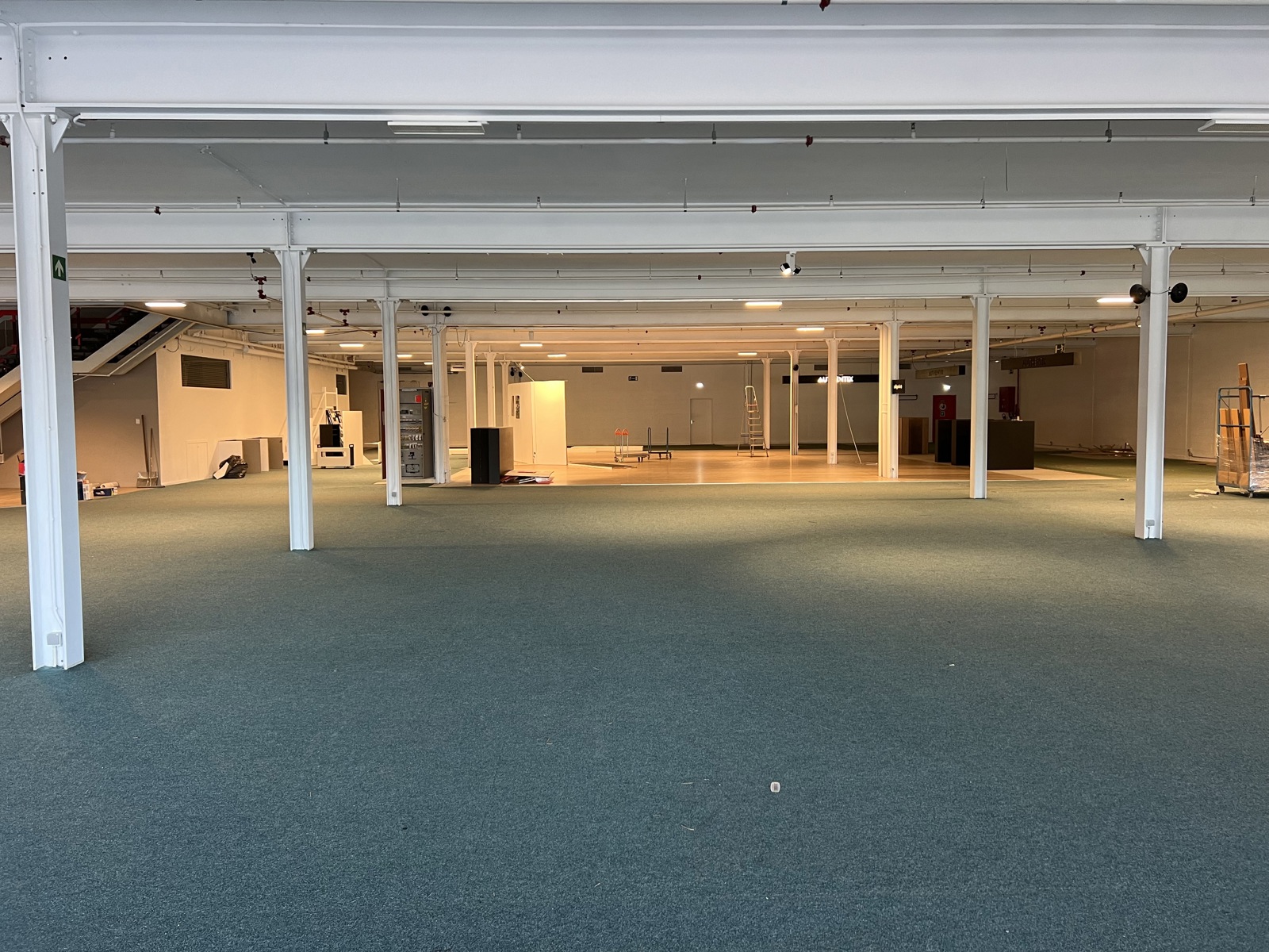 Tijdelijke verhuur van commerciële ruimte / opslagplaats op TOP ligging. - foto 5