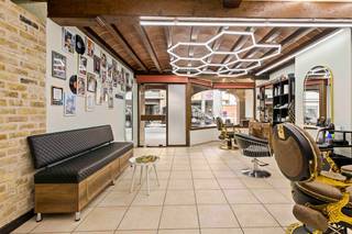 Strategische investering of wonen en werken gecombineerd.Dit veelzijdige pand (bouwjaar 1983) biedt een unieke combinatie van een...