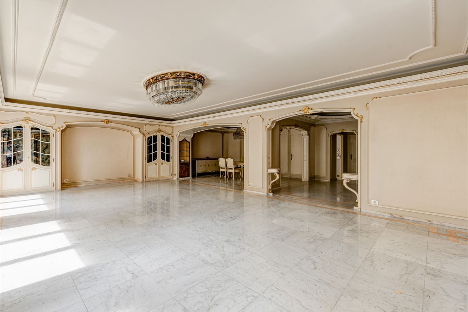 Ruim en lichtrijk 2-slaapkamerappartement (197 m²) met parkzicht en terras op toplocatie - foto 3