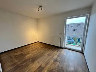 Nabij het dorp van Eke vinden we dit 2 slaapkamer appartement terug. U kunt hier in alle rust genieten en toch is het centrum van Eke niet veraf...