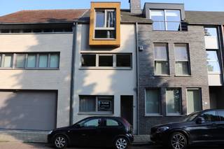We vinden dit  duplex appartement in een zeer aangename en rustige woonomgeving, aangrenzend aan het jaagpad langsheen de Nete-rivier. Ideaal om...