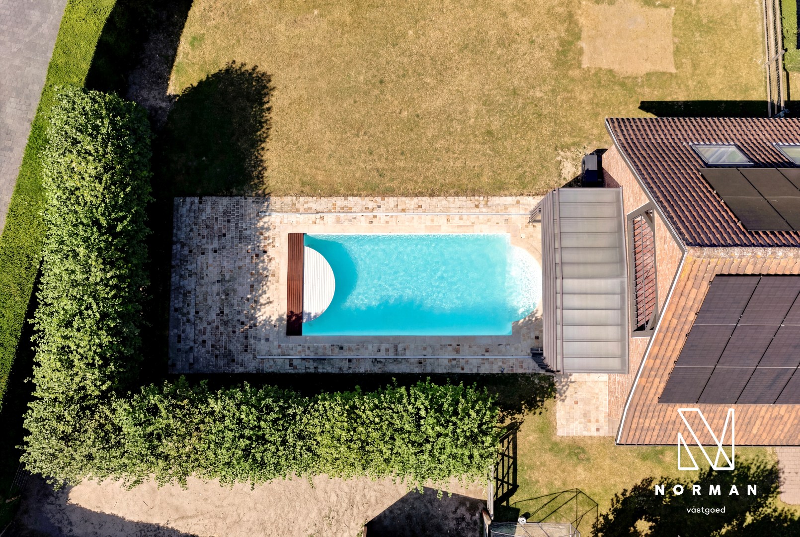Villa met zwembad op een perceel van 1.598 m² - foto 3