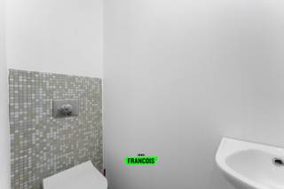 Op zoek naar een handelsruimte op een toplocatie in het hart van Blankenberge? Dit volledig gerenoveerde en instapklare handelsgelijkvloers van 65...