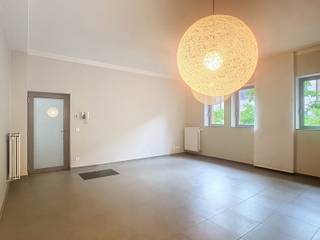 Instapklaar appartement met twee slaapkamers en autostaanplaats op toplocatie!Het appartement is gelegen op de eerste verdieping in het gebouw en...