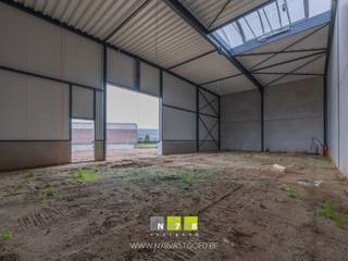UNIT 7 VAN 211M² IN BEDRIJVENPARK GREMELSLO TE MAASEIK.KENMERKEN- oppervlakte unit: 211m²- 1 sectionaalpoort (4.00m breed x 4.20m hoog)-...