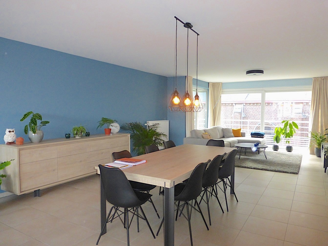 Ruim appartement met 2 slaapkamers op de grote markt! - foto 5