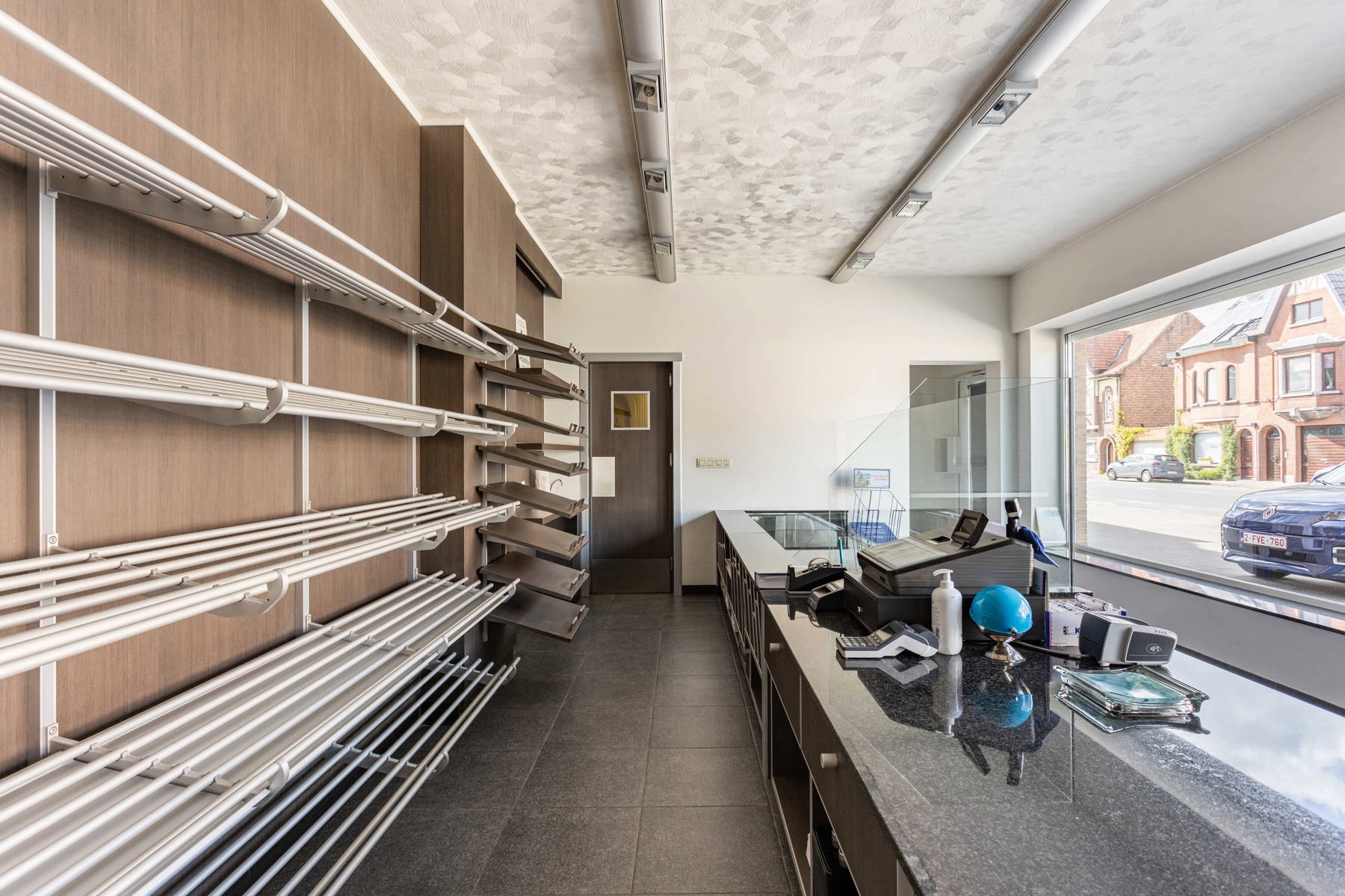 Polyvalent handelspand met privé-parking + woonst - foto 4