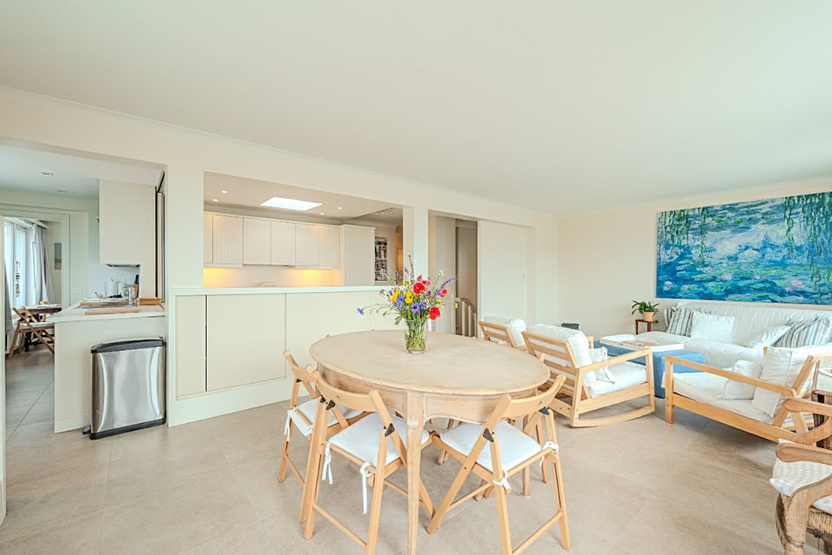 Exclusive 4 bedroom penthouse with stunning sea views! - photo 5