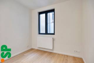 Ruim en exclusief gerenoveerd 3-slaapkamerappartement met dakterras in hartje AntwerpenAan de Melkmarkt, in het historische centrum van Antwerpen,...
