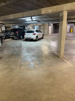 <p><strong>Ondergrondse autostaanplaats in de Steenweg op Antwerpen 51-61 (P21) te Turnhout. Beschikbaar: onmiddellijk.</strong></p>
<p><strong>Ligging:</strong> gunstig gelegen op de Steenweg op Antwerpen te Turnhout. Vlot bereikbaar en belangrijke invalswegen.<span><br /></span></p>
<p><span><strong>Beschrijving:</strong> Minimale huurpreriode 1 jaar. Huurprijs: € 55,00 per maand.</span></p>