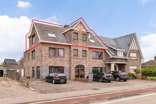 Ruim appartement gelegen op de tweede verdieping van een kleinschalig gebouw met vier eenheden.Gesitueerd op een gunstige locatie aan de rand van het...