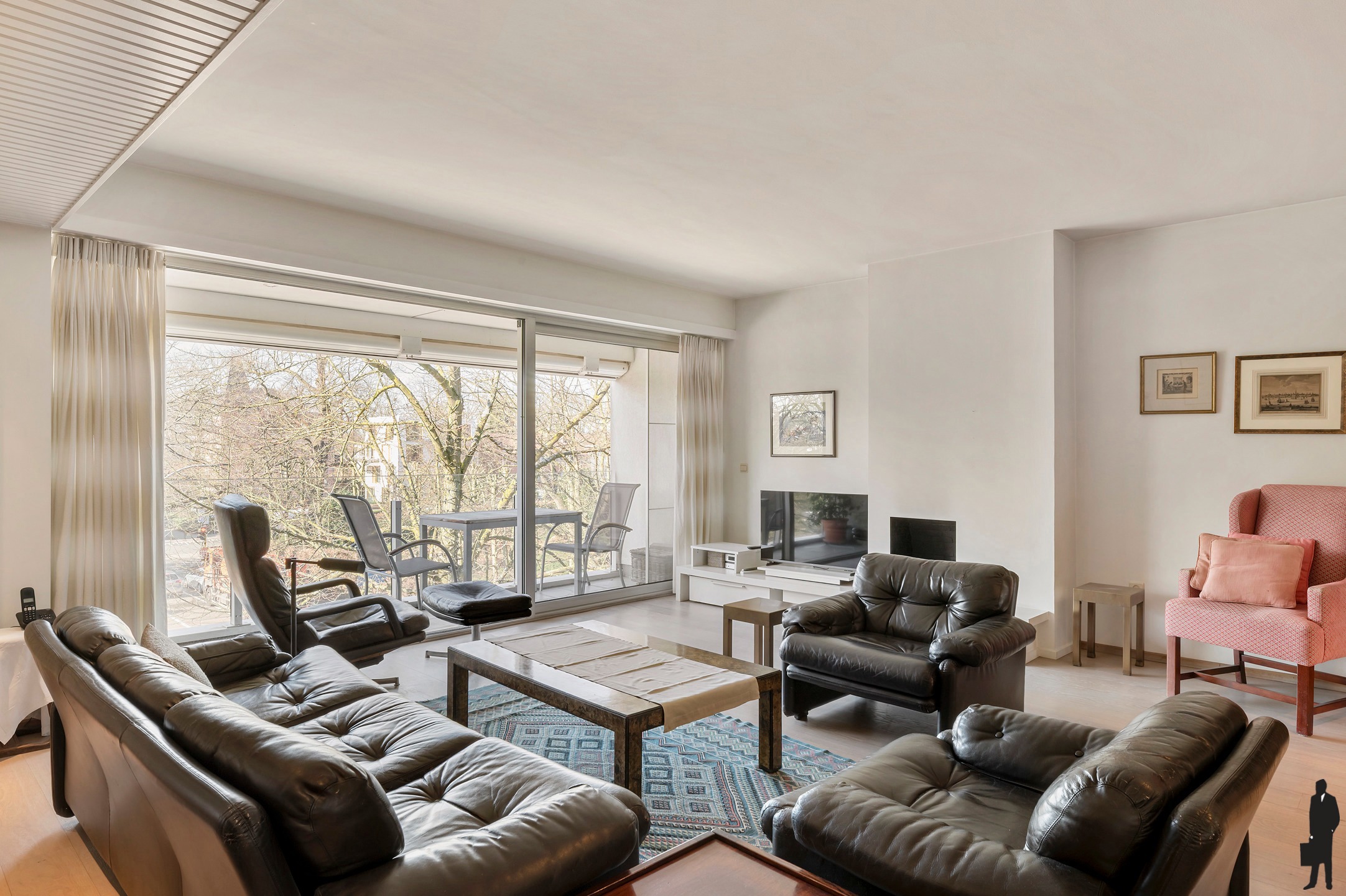 Dit lichtrijke en instapklare appartement combineert comfort, ruimte en een warme uitstraling op een uitstekende ligging. - foto 5