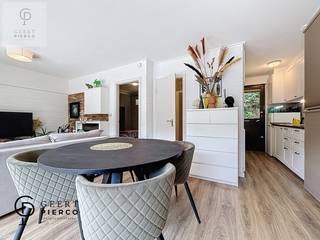 Droomt u ervan om het hele jaar door te kunnen ontsnappen naar rust, natuur en gezelligheid?Dan is dit uw kans. Deze charmante bungalow ligt prachtig...