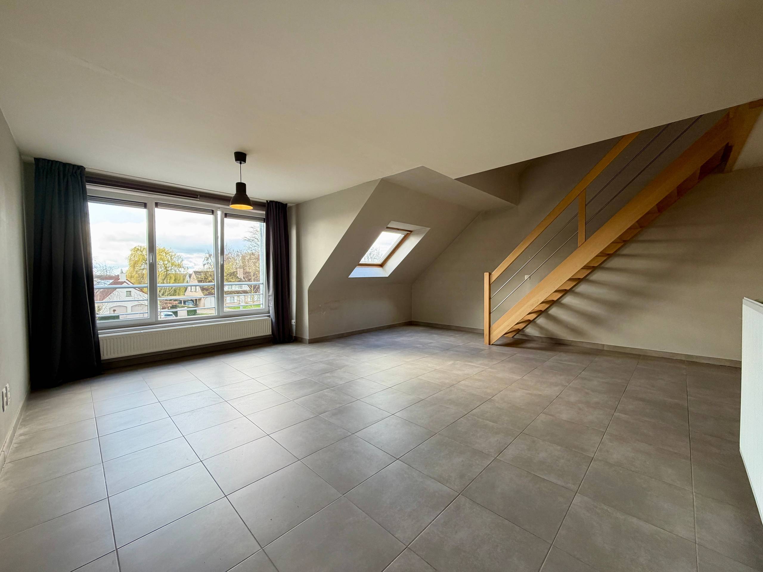 Ruim duplexappartement met 3 slaapkamers en garagebox in Maldegem - foto 2