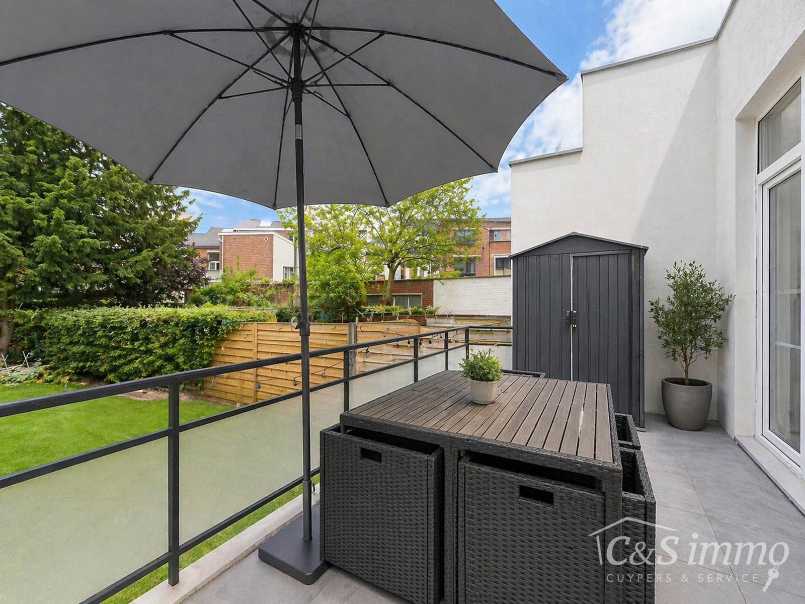 Licht en trendy gelijkvloersappartement met tuin - foto 4
