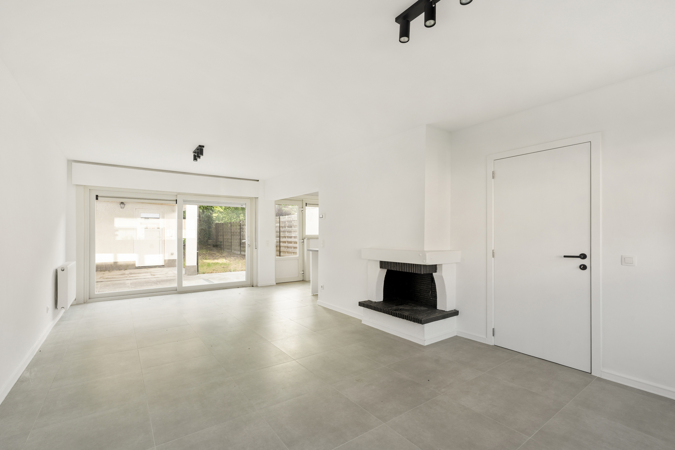 Volledig GERENOVEERDE woning met ZONNIGE TUIN en 3 SLK - foto 4