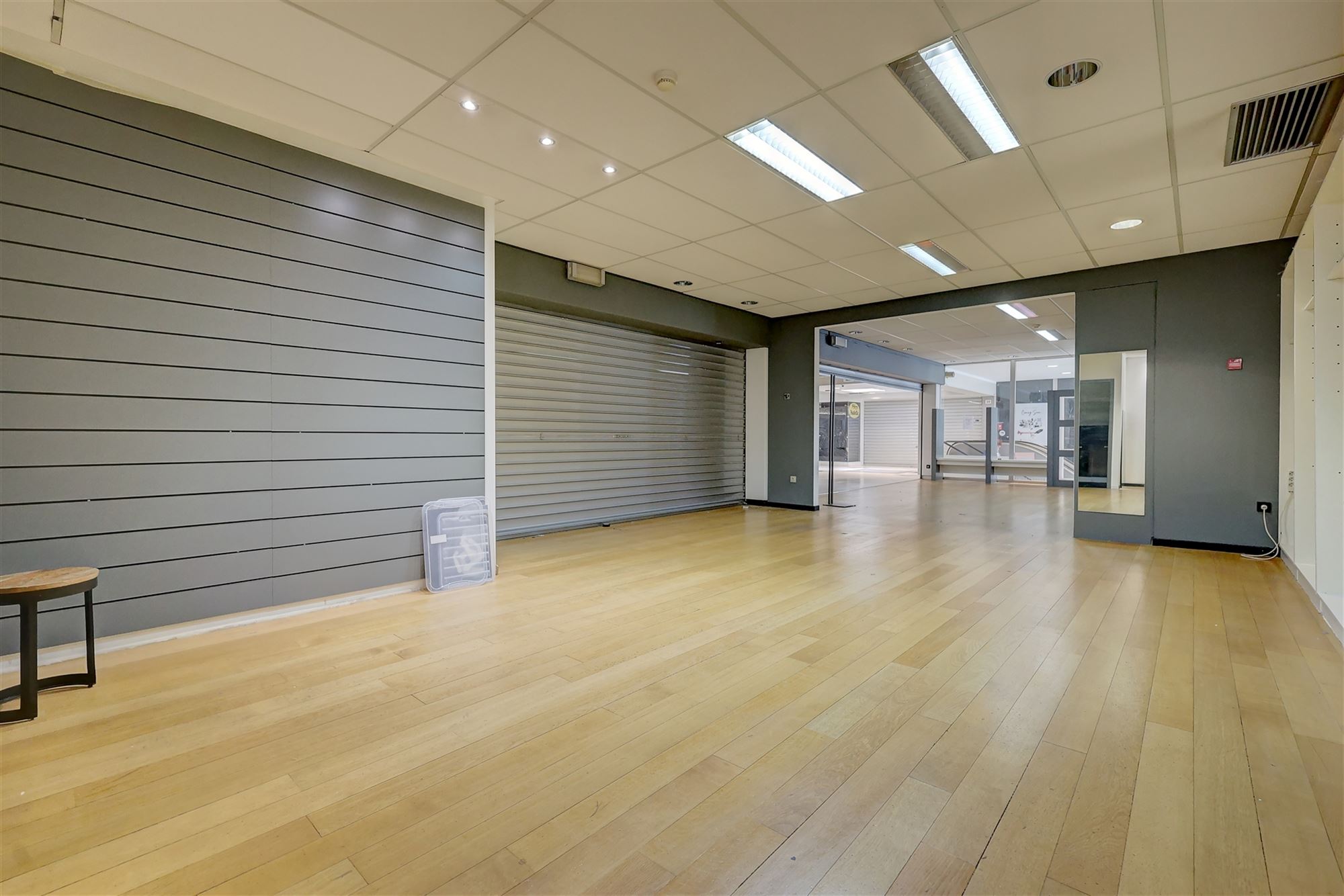 Ruim handelspand op een commerciële locatie op de Bist in Wilrijk - foto 5