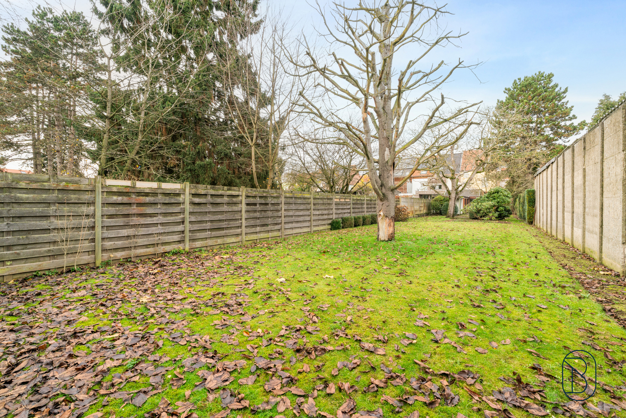 Topgelegen opbrengsteigendom met garage en grote tuin - foto 3