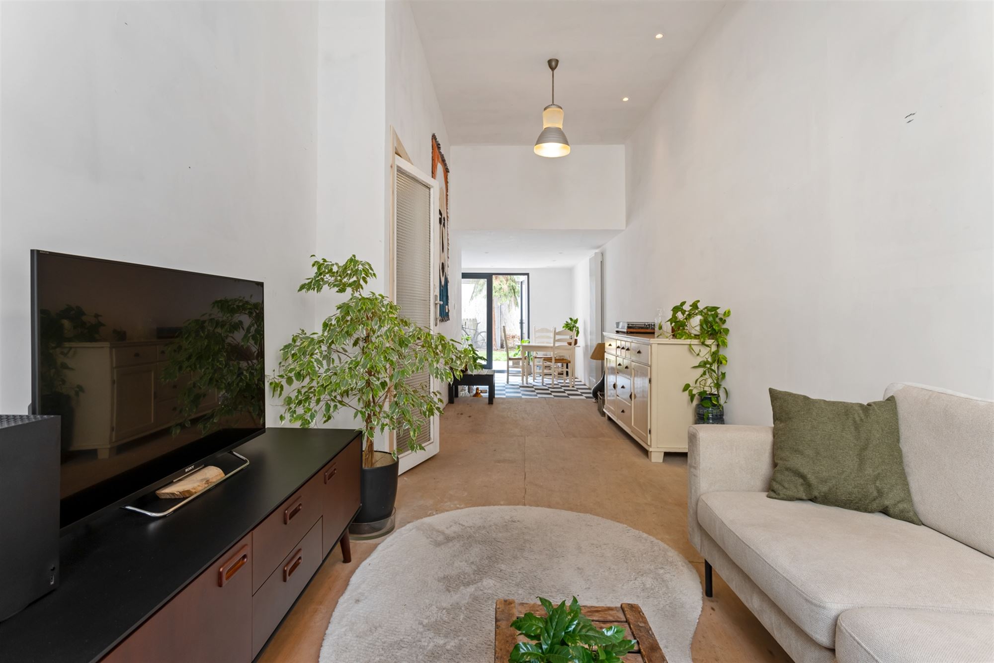 Huis met 5 slaapkamers en tuin, verder af te werken naar eigen smaak. - foto 5