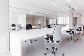 In the Skyline Park in Izegem, fully equipped co-working offices are provided for a day, a month,... in a high-quality and inspiring work...