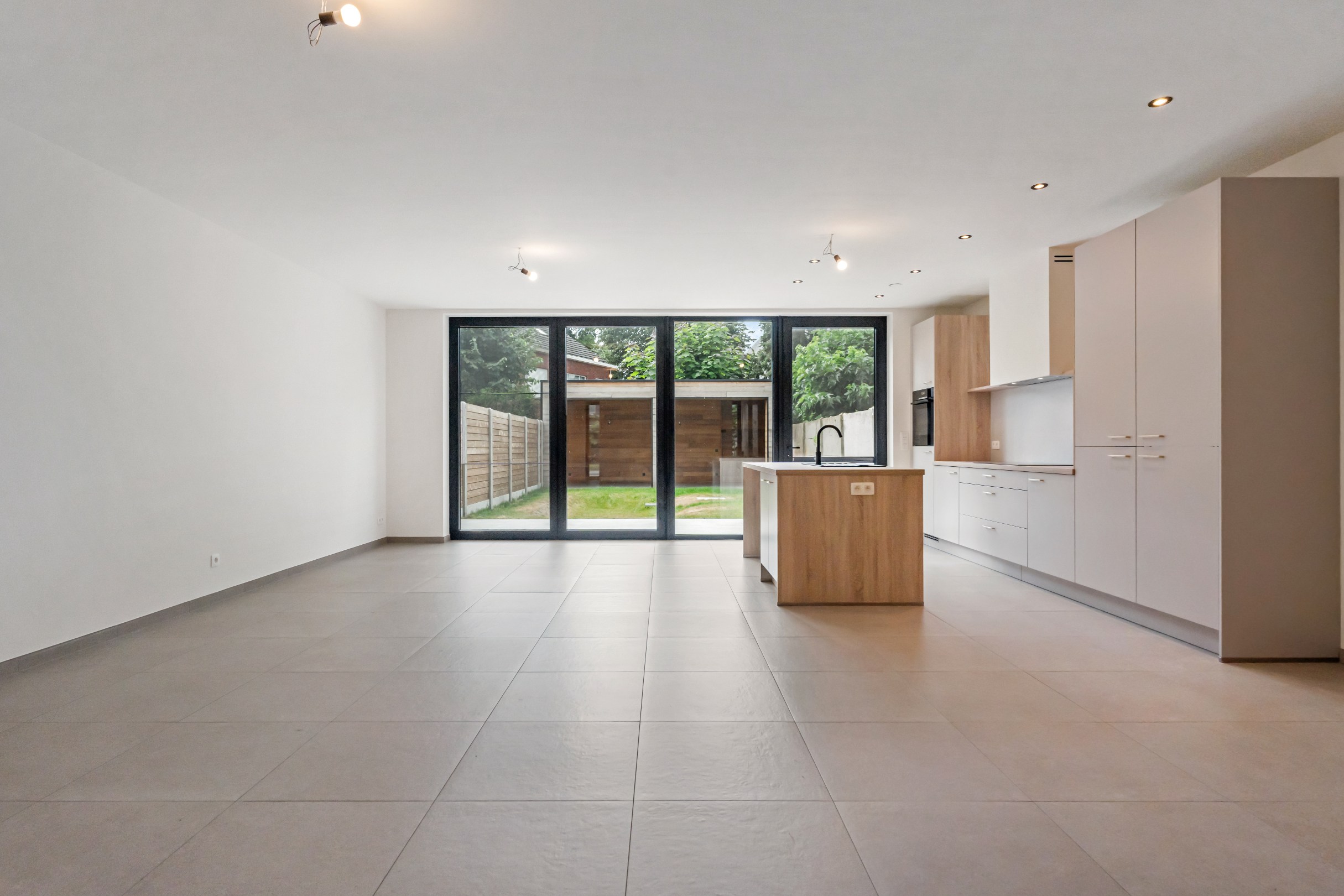 BEN-woning met 3 à 4 slaapkamers, tuin en ruime buitenberging - foto 5