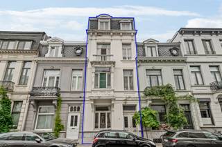 Een woning met een eigen verhaal vol karakter, tal van authentieke elementen én een charmante, huiselijke sfeer die door de ganse woning heerst -...