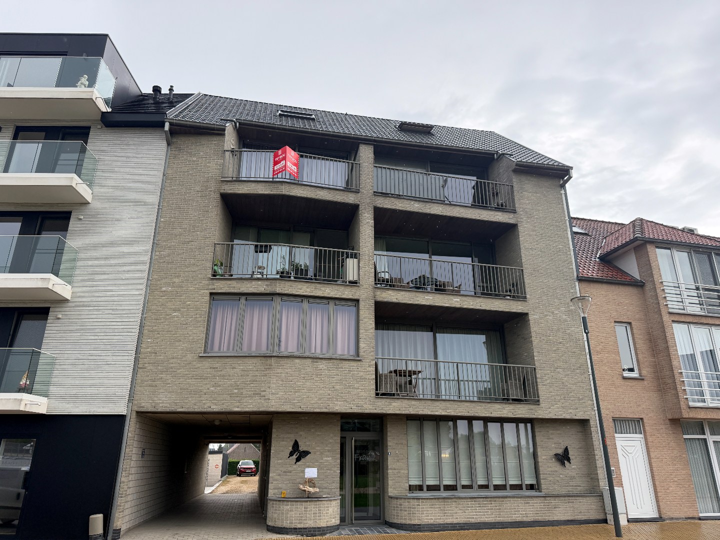 Uiterst ruim appartement (119m²) met twee slaapkamers op de markt van Houthulst - foto 1