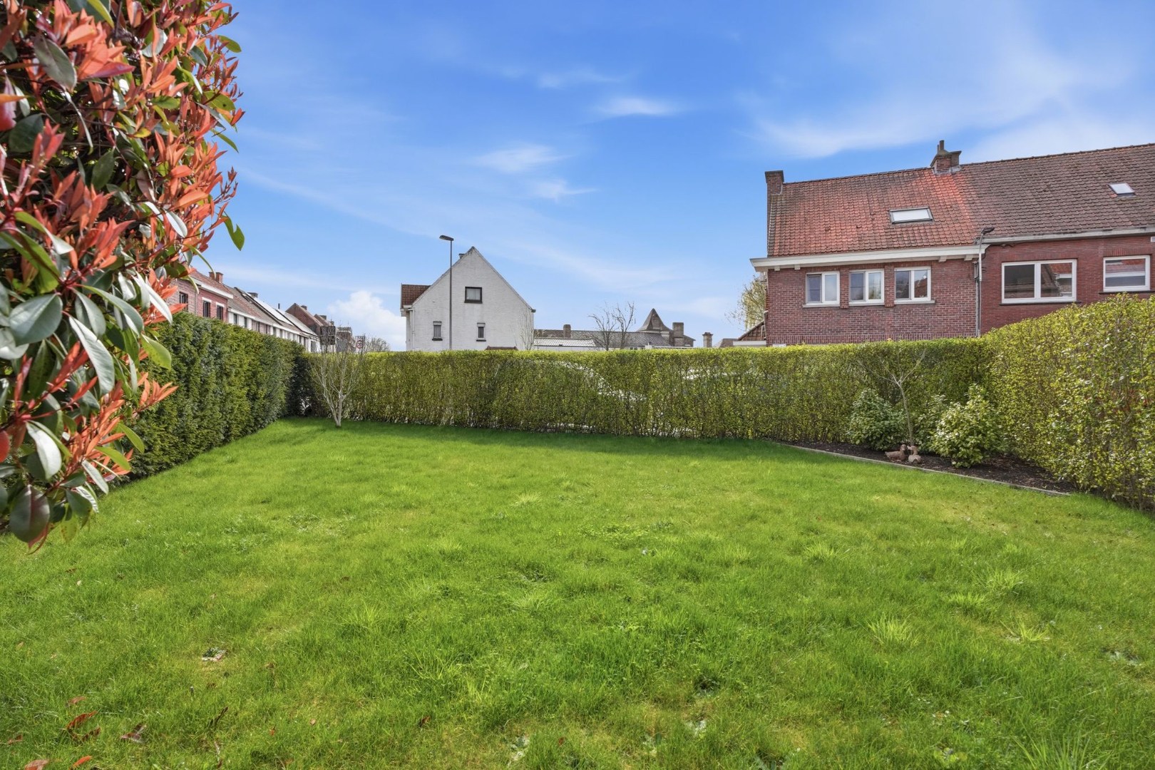 Grote halfopen woning met mogelijks 4 kamers, garage, zonnepanelen en tuin - foto 2