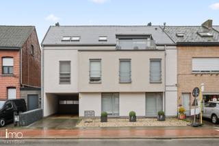 Stijlvol dakappartement met 2 slaapkamers, ruim terras en garageboxOntdek dit prachtige en lichtrijke dakappartement waar comfort en moderne...