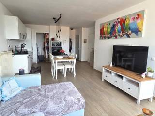 Dit appartement is ideaal voor starters en voor iedereen die weinig onderhoud wil en toch kan genieten van dit gezellige alles-in-1 pand!Bestaat uit:...