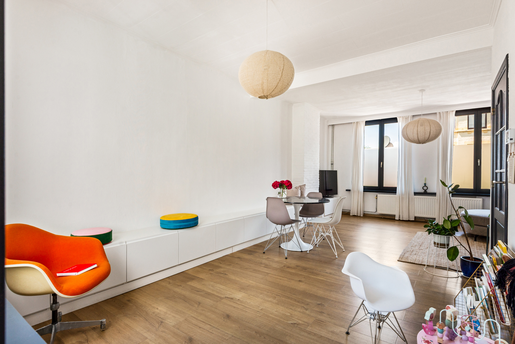 Een verrassend ruime woning met garage en zonnige koer - foto 2