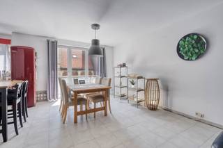 Instapklaar energiezuinig appartement. Indeling: op het eerste verdiep met lift:Inkomhal met wc, woonkamer  (36m²) met open ingerichte keuken en...
