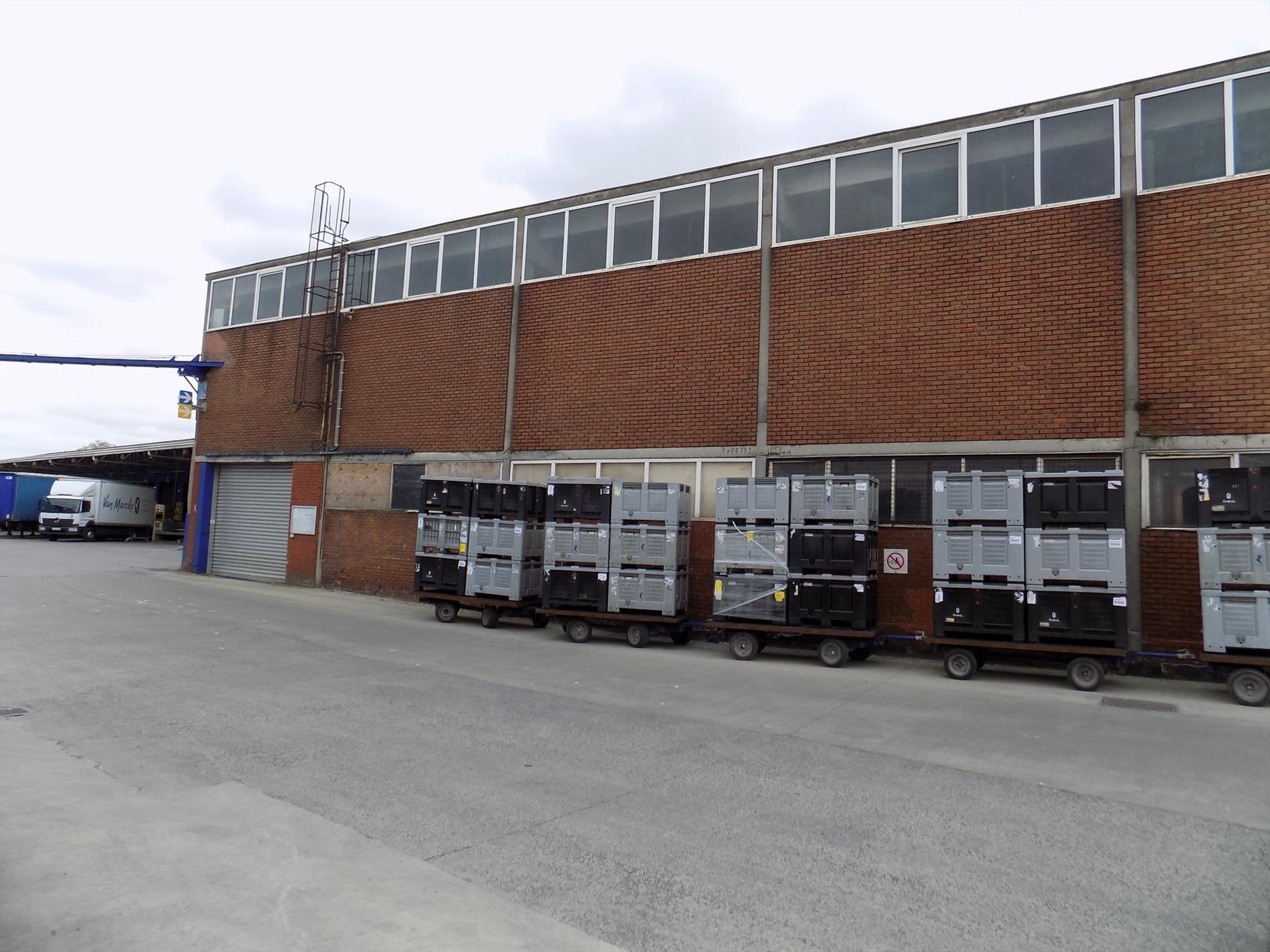 Centraal gelegen magazijn van 3000m² + optioneel 3000m² - foto 3