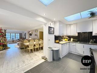 IMMO STORE heet u welkom in dit VOLLEDIG GERENOVEERD (vanaf 2012 gedurende 10 jaar), SUPER GEZELLIGE huis gelegen in het CENTRUM van Ternat,...